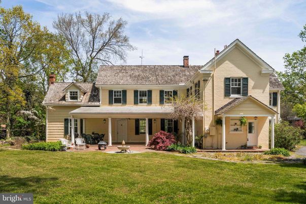 Exterior, Facade, Farmhouse