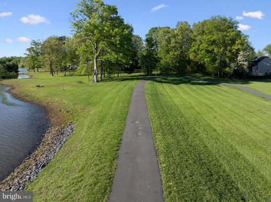 Exterior, Lake