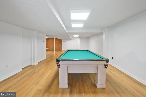 Billiard Table, Game Room, Interior, Wood Texture Flooring