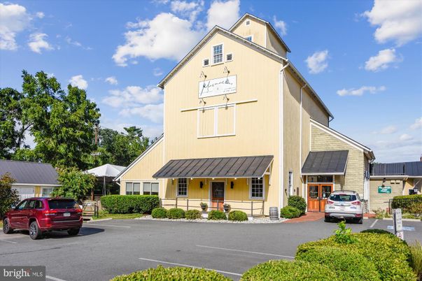 Exterior, Facade, Farmhouse