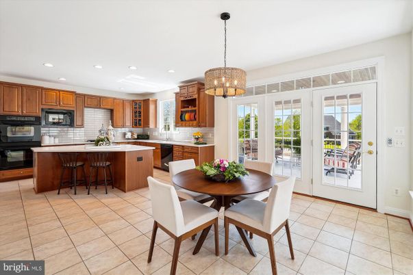 Chandelier, Dining room, Interior, Kitchen, Pendant Lights, Recessed Lighting, Stainless Steel Appliances