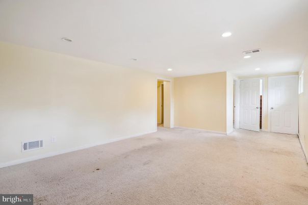 Empty room, Interior, Recessed Lighting