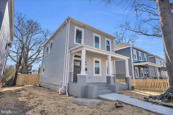 Exterior, Facade, American Foursquare
