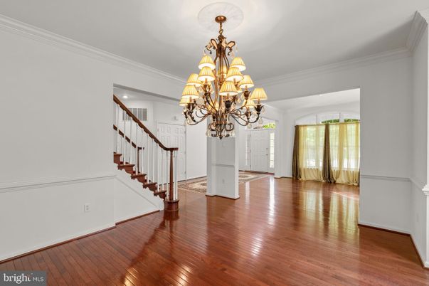 Chandelier, Empty room, Interior, Wood Texture Flooring