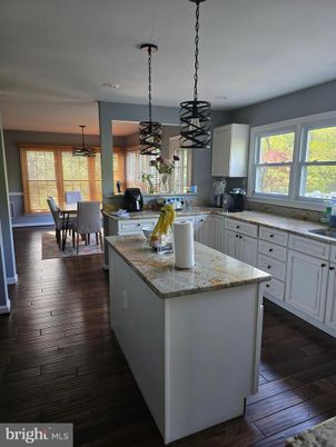 Chandelier, Dining room, Interior, Kitchen, Pendant Lights, Recessed Lighting, Wood Texture Flooring