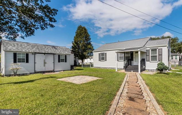 Backyard, Exterior, Facade, Cape Cod