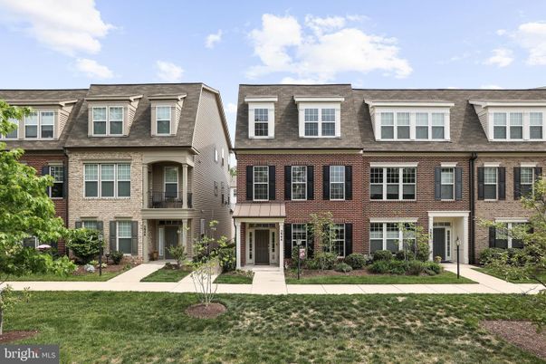 Exterior, Facade, Brick Facade, Rowhouse