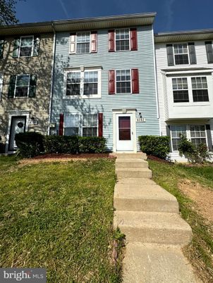Exterior, Facade, Rowhouse