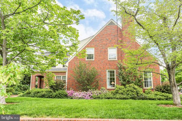 Exterior, Facade, Brick Facade, Brick Traditional
