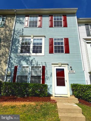 Exterior, Facade, Rowhouse