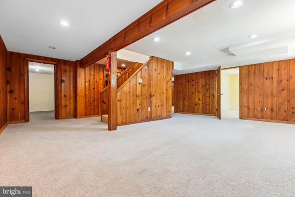 Empty room, Interior, Recessed Lighting, Wooden Walls