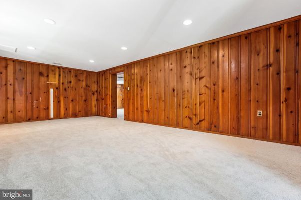 Empty room, Interior, Recessed Lighting, Wooden Walls