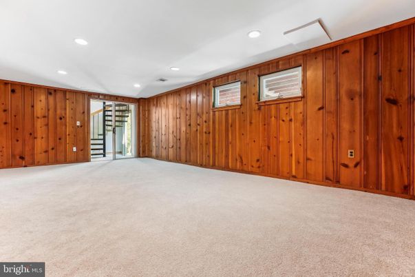 Empty room, Interior, Recessed Lighting, Wooden Walls