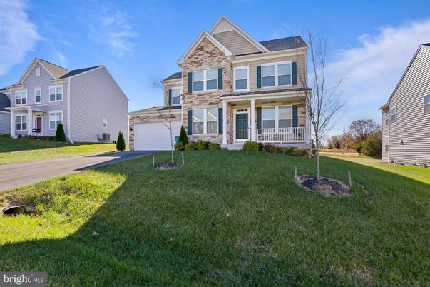 Attached, Exterior, Facade, Farmhouse