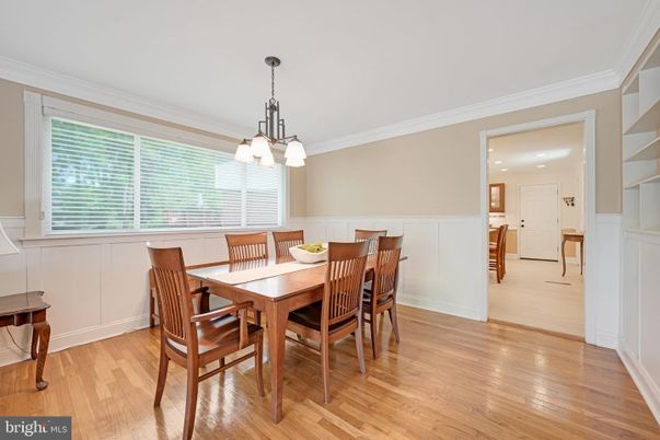 Chandelier, Dining room, Interior, Pendant Lights, Recessed Lighting, Wood Texture Flooring