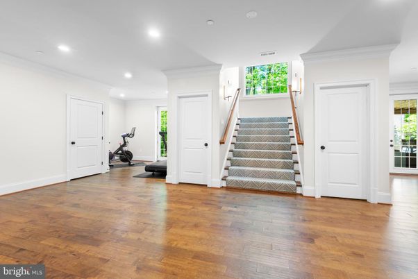 Fitness Equipment, Interior, Recessed Lighting, Wood Texture Flooring