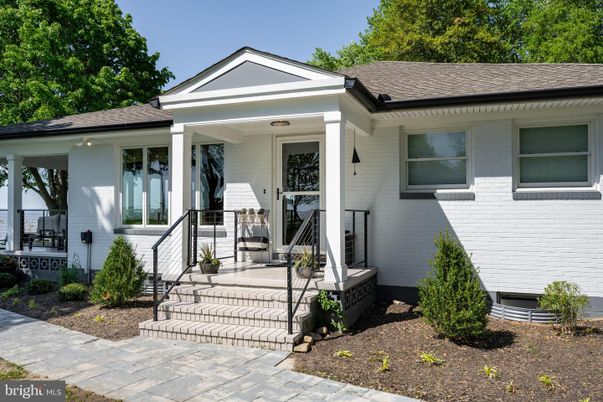 Exterior, Facade, American Craftsman
