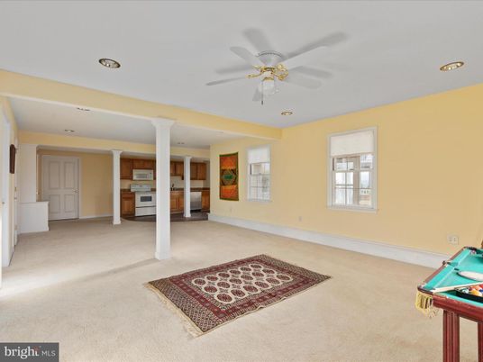 Empty room, Game Room, Interior, Recessed Lighting