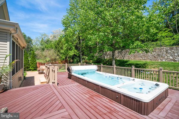 Exterior, Hot Tub