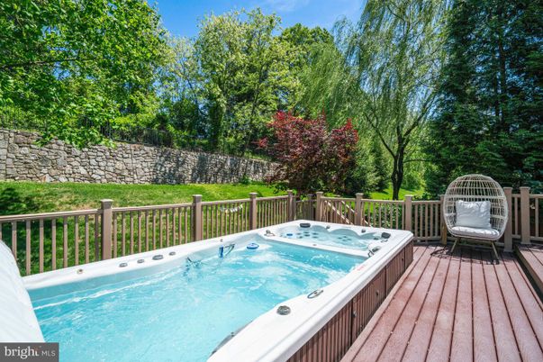 Exterior, Hot Tub