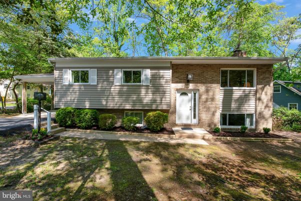 Exterior, Facade, Brick Facade, Raised Ranch