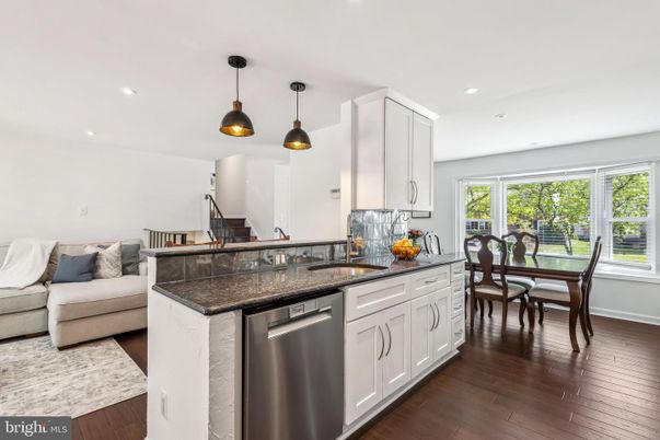 Dining room, Interior, Kitchen, Pendant Lights, Recessed Lighting, Wood Texture Flooring