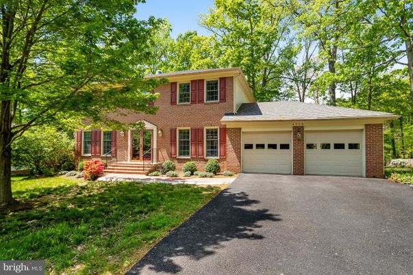 Attached, Exterior, Facade, Brick Facade, Split Level