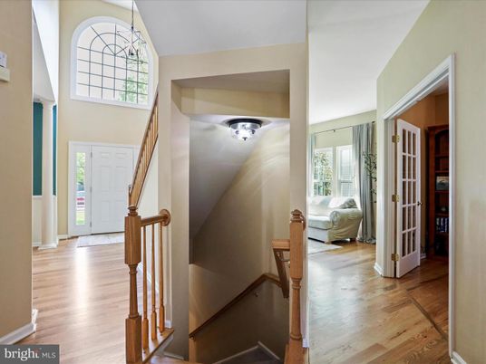 Interior, Pendant Lights, Wood Texture Flooring
