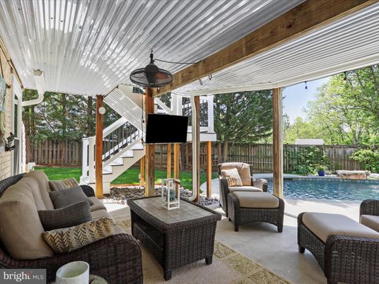 Exterior, Pool