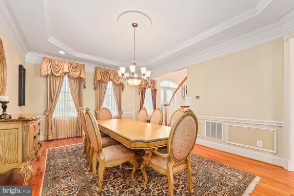Chandelier, Dining room, Interior, Recessed Lighting, Wood Texture Flooring