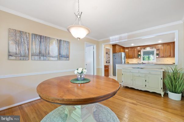 Dining room, Interior, Kitchen, Pendant Lights, Wood Texture Flooring