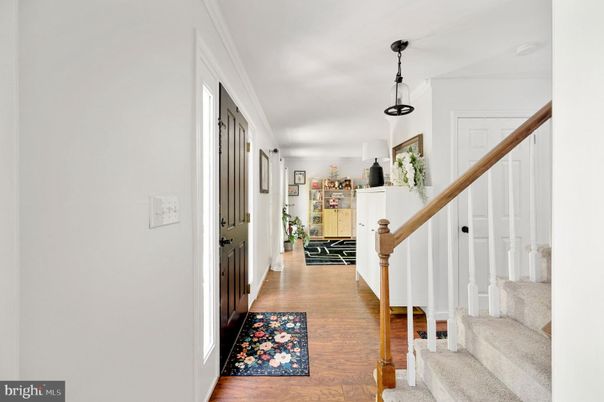 Interior, Pendant Lights, Wood Texture Flooring