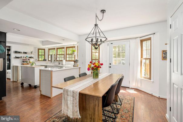 Dining room, Interior, Kitchen, Pendant Lights, Recessed Lighting, Wood Texture Flooring
