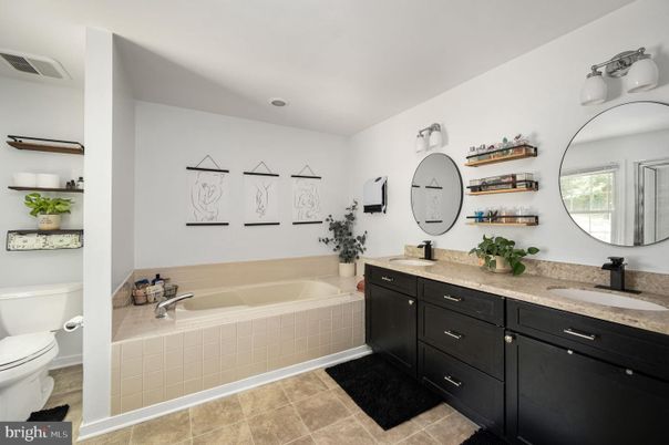 Bathroom, Dual Sink Vanities, Interior