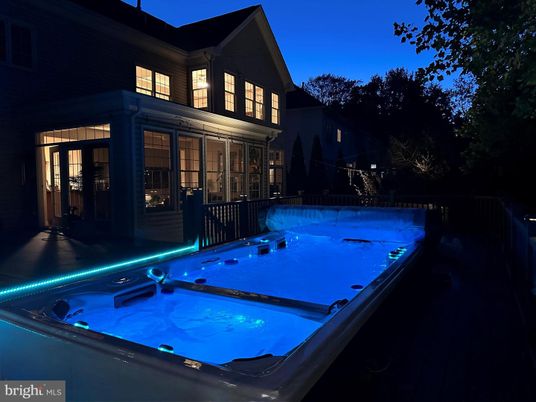 Exterior, Hot Tub, Pool