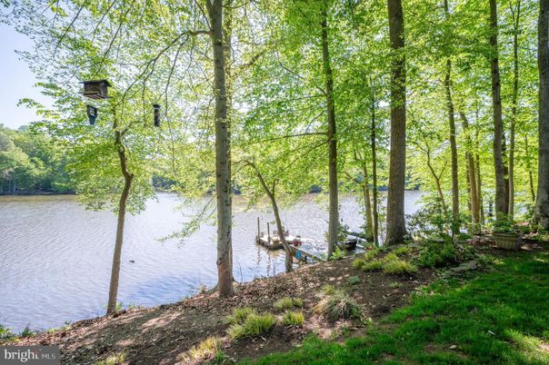 Exterior, Lake