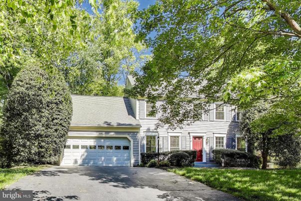 Attached, Exterior, Facade, Cape Cod