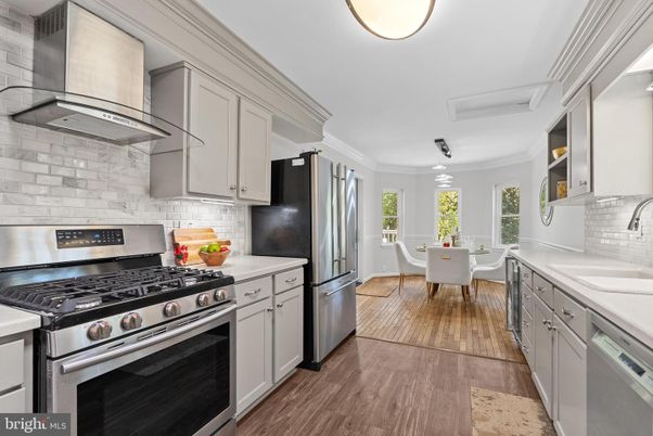 Dining room, Interior, Kitchen, Stainless Steel Appliances, Wood Texture Flooring