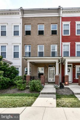 Exterior, Facade, Brick Facade, Rowhouse