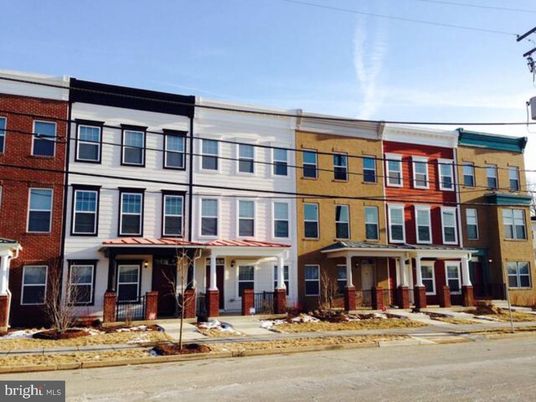 Exterior, Facade, Brick Facade, Rowhouse