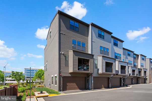Attached, Exterior, Facade, Rowhouse
