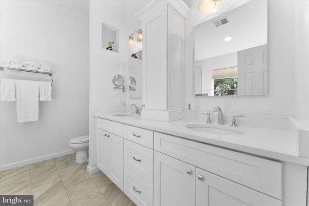 Bathroom, Dual Sink Vanities, Interior, Recessed Lighting