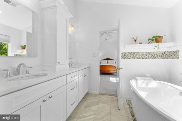 Bathroom, Dual Sink Vanities, Interior
