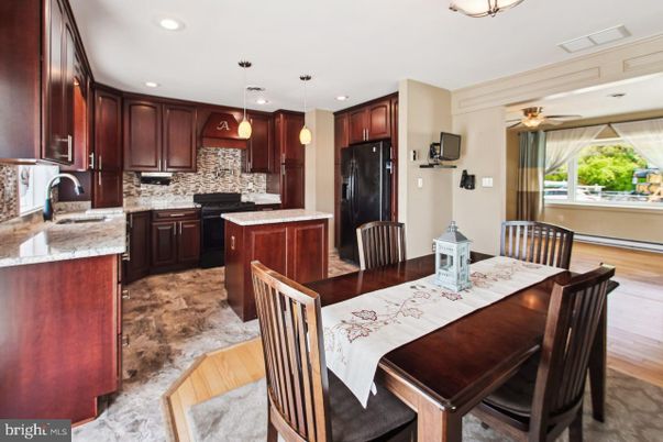 Dining room, Interior, Kitchen, Pendant Lights, Recessed Lighting, Wood Texture Flooring