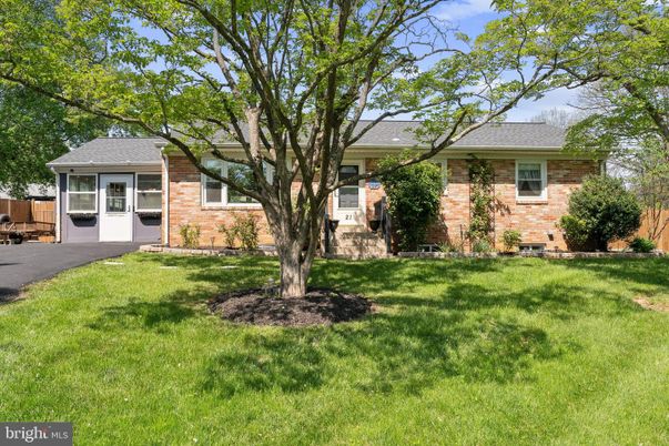 Backyard, Exterior, Facade, Brick Facade, Cape Cod