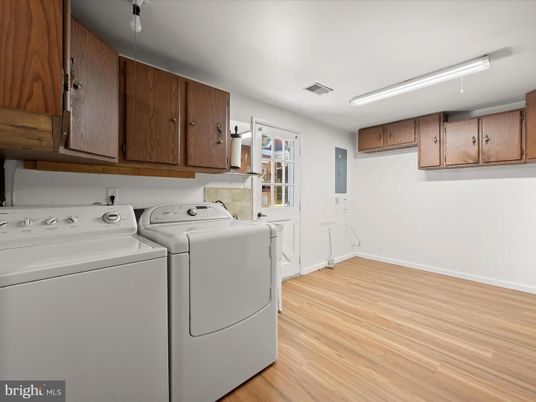 Interior, Washer, Wood Texture Flooring