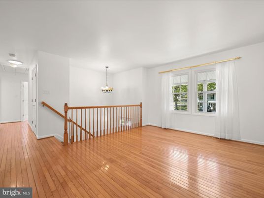 Chandelier, Empty room, Interior, Wood Texture Flooring