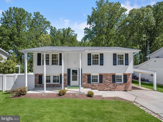 Exterior, Facade, Brick Facade, Raised Ranch