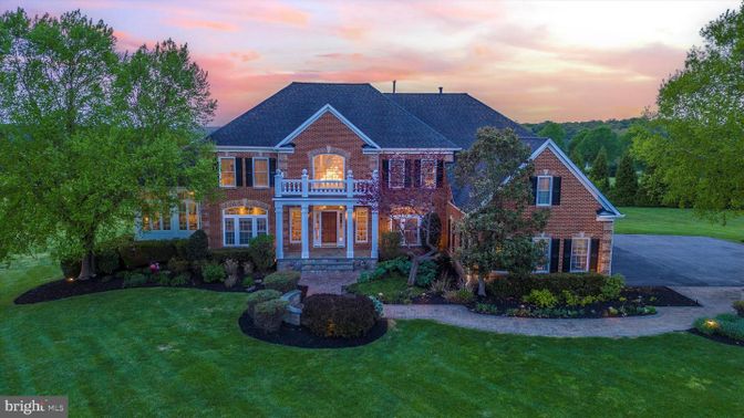 Backyard, Exterior, Facade, Brick Facade, French Provincial