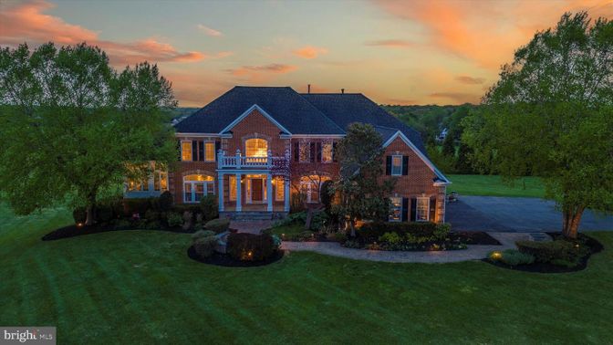 Backyard, Exterior, Facade, Brick Facade, French Provincial